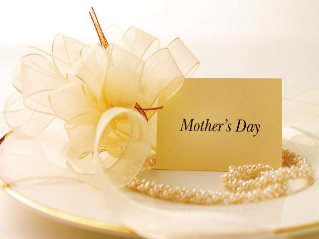 Mothers day card plate flower free wallpaper for desktop - medium preview image