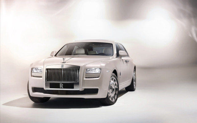 White rolls royce studio light free wallpaper for desktop - medium preview image