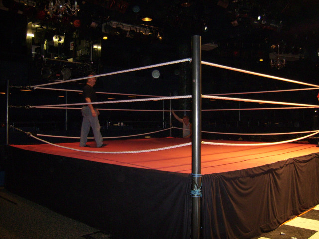 Man standing wrestling ring racquet free wallpaper for desktop - medium preview image