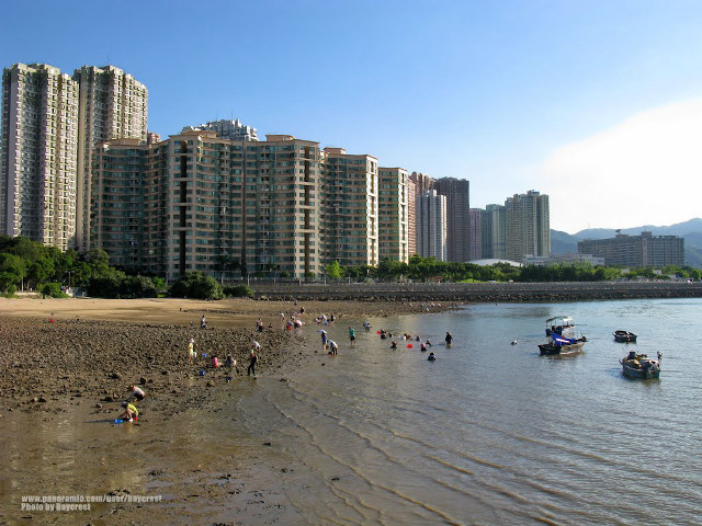 Beach people boats water buildings free wallpaper for desktop - medium preview image