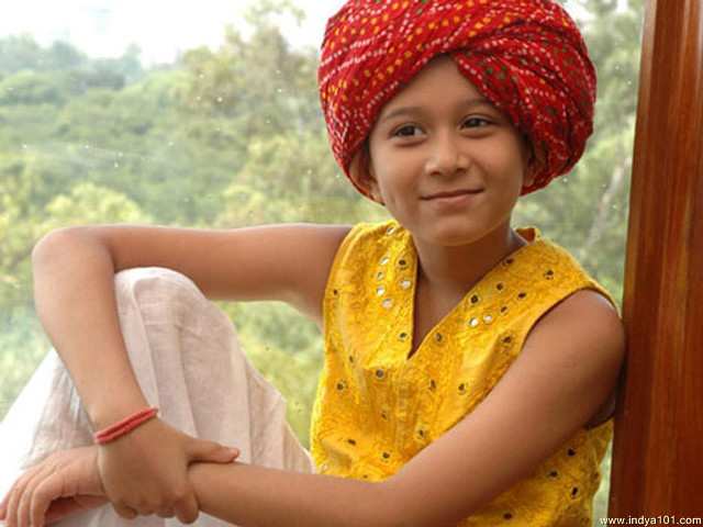 Young girl red turban window free wallpaper for desktop - medium preview image