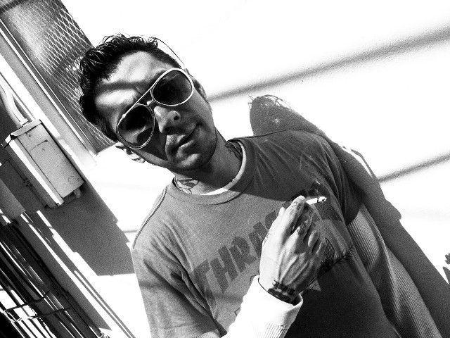 Man sunglasses food serious look free wallpaper for desktop - medium preview image