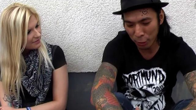 Man woman couch looking hands free wallpaper for desktop - medium preview image