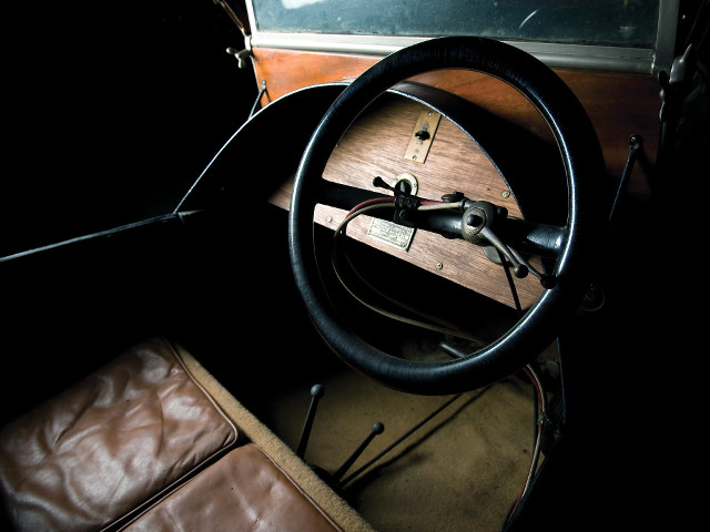 Steering wheel seat leather cushion free wallpaper for desktop - medium preview image