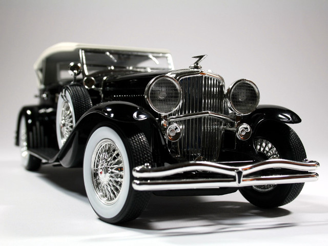 Black model car chrome rims free wallpaper for desktop - medium preview image