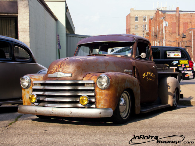 Old truck parking lot cars free wallpaper for desktop - medium preview image