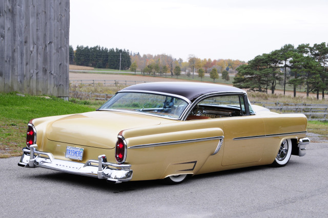 Classic car parking lot wooden free wallpaper for desktop - medium preview image