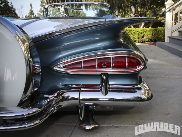 Classic car door open hood free wallpaper for desktop - medium preview image