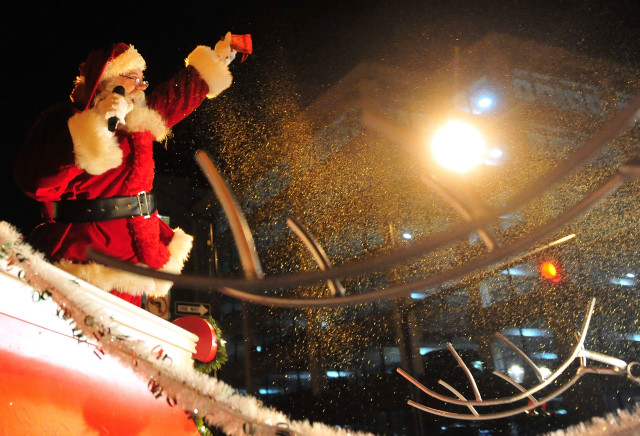 Santa claus waving crowd nighttime free wallpaper for desktop - medium preview image