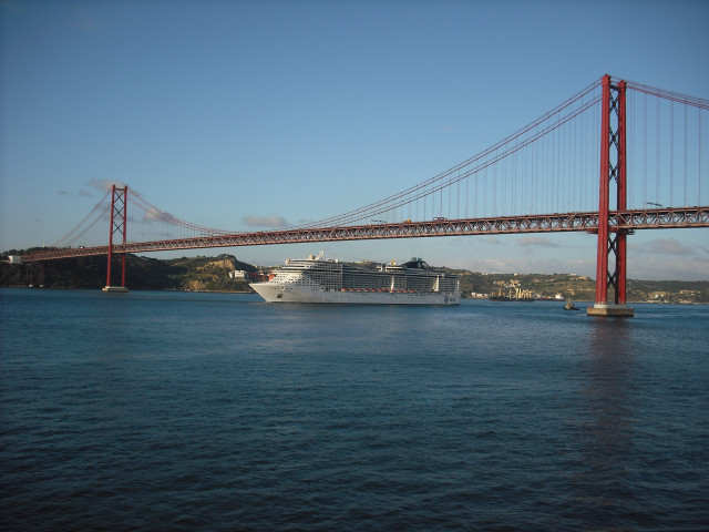 Cruise ship sailing bridge ocean free wallpaper for desktop - medium preview image