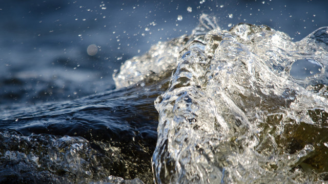 Close up wave hitting rocks free wallpaper for desktop - medium preview image