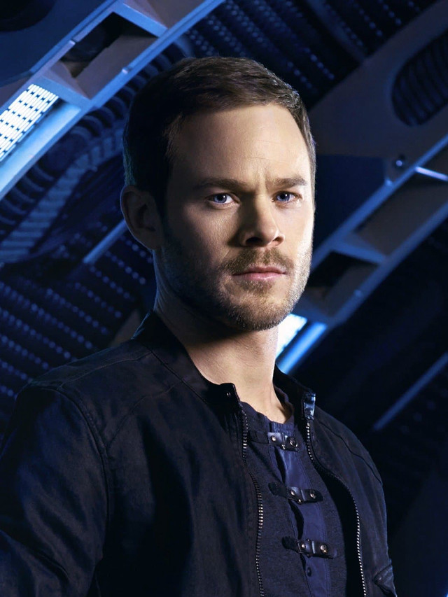 Man black shirt jacket blue free wallpaper for mobile - medium preview image