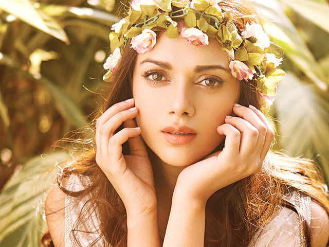 Tropical flower crown photorealistic fashion free wallpaper for desktop - medium preview image