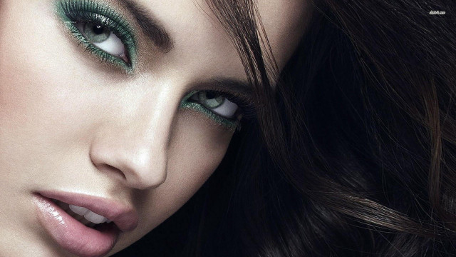Green eyes green lip photorealistic free wallpaper for desktop - medium preview image
