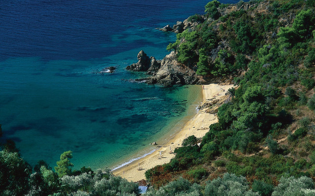 Beach rocky cliff water boat free wallpaper for desktop - medium preview image