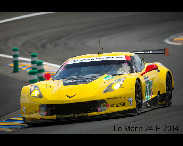 Yellow corvette race track flag free wallpaper for desktop - medium preview image
