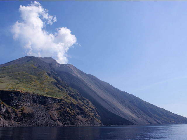 Mountain cloud sky water boat free wallpaper for desktop - medium preview image