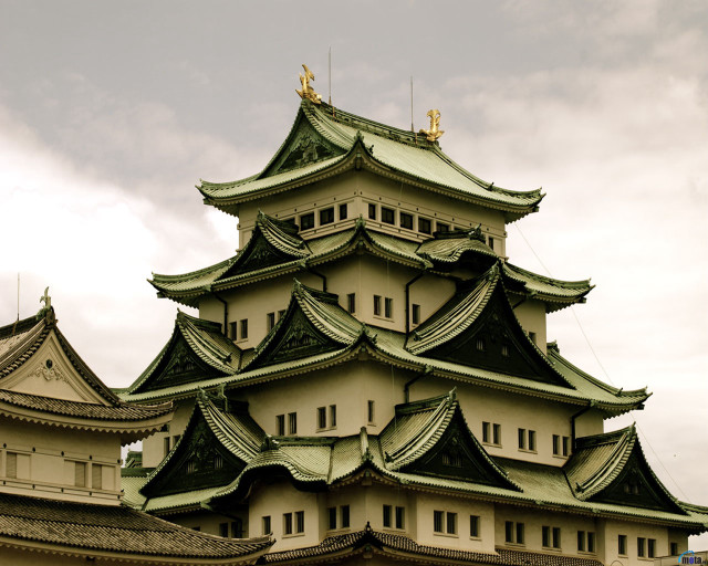 Tall building clock tower cloudy free wallpaper for desktop - medium preview image