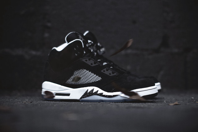 Black white sneakers black surface free wallpaper for desktop - medium preview image