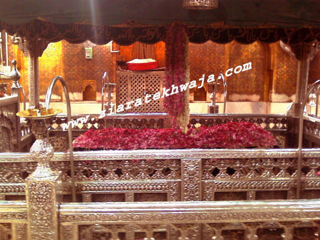 Metal bench flowers middle sign free wallpaper for desktop - medium preview image