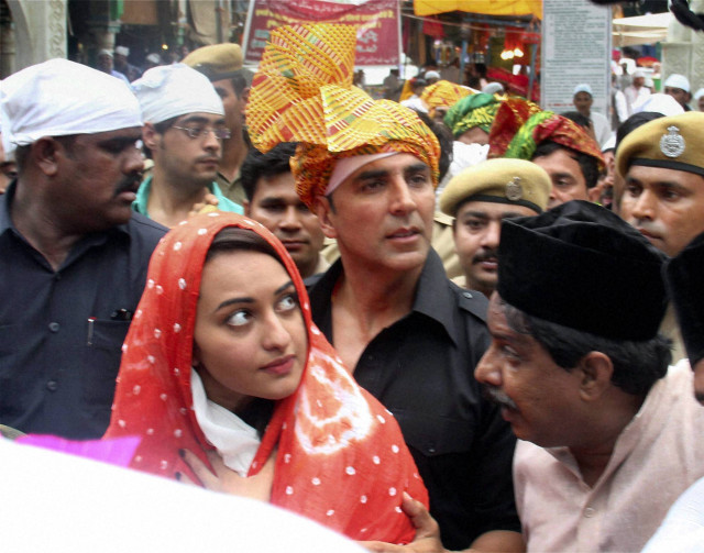 Indian traditional garments crowd city free wallpaper for desktop - medium preview image