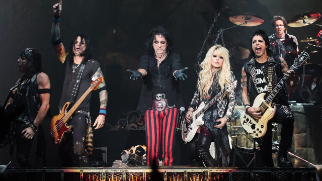 People stage guitars microphone performance free wallpaper for desktop - medium preview image