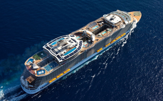 Cruise ship ocean blue water free wallpaper for desktop - medium preview image