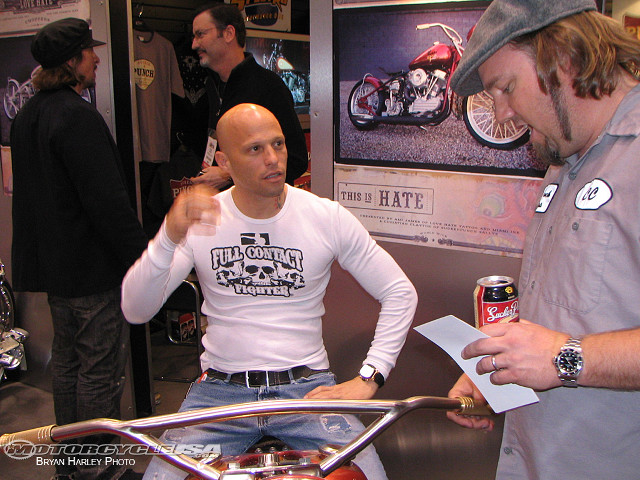 Man talking motorcycle shop beer free wallpaper for desktop - medium preview image