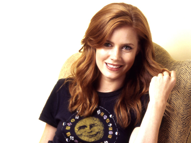 Woman smiling couch tshirt happy free wallpaper for desktop - medium preview image