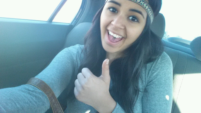 Woman car thumbs up hat free wallpaper for desktop - medium preview image