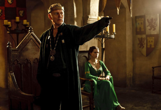 Man green dress pointing woman free wallpaper for desktop - medium preview image