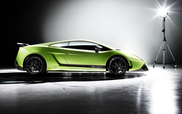 Green sports car spotlight camera free wallpaper for desktop - medium preview image