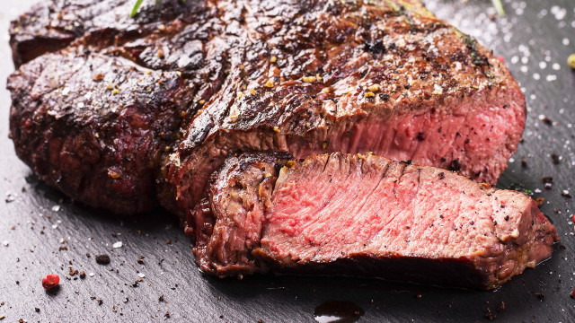 Steak cut pieces cutting board free wallpaper for desktop - medium preview image