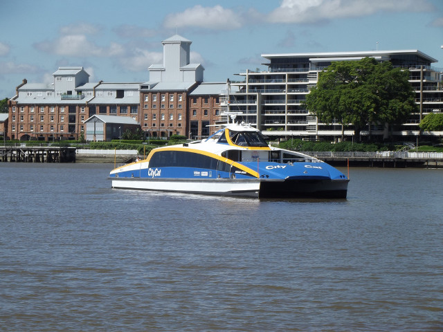 Boat city water blue yellow free wallpaper for desktop - medium preview image