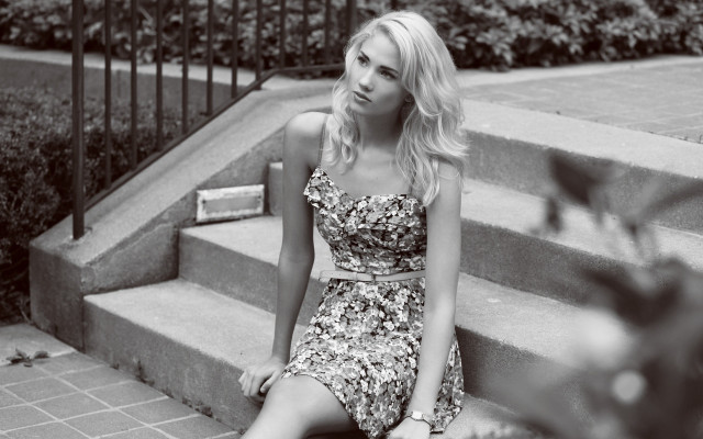 Woman sitting step plant stairs free wallpaper for desktop - medium preview image