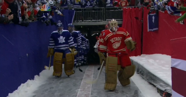 Hockey player ice crowd gear free wallpaper for desktop - medium preview image