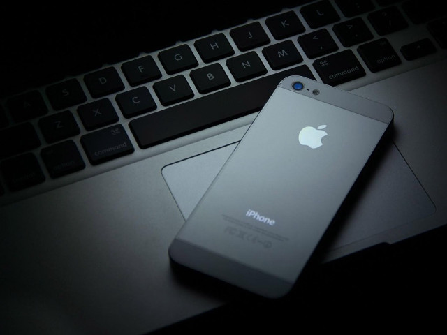 Cell phone keyboard mouse desk free wallpaper for desktop - medium preview image