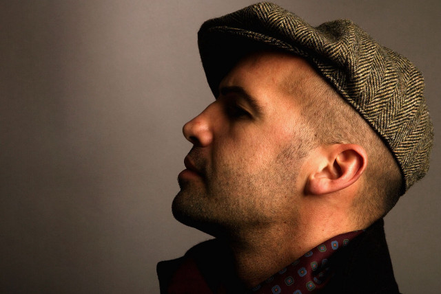 Man hat tie serious looking free wallpaper for desktop - medium preview image