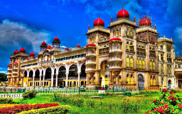 Large building red domes green #5 free wallpaper for desktop - medium preview image
