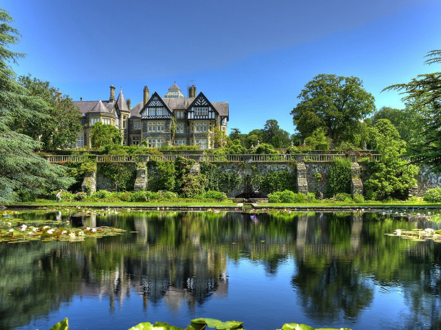 Large house pond bridge background free wallpaper for desktop - medium preview image