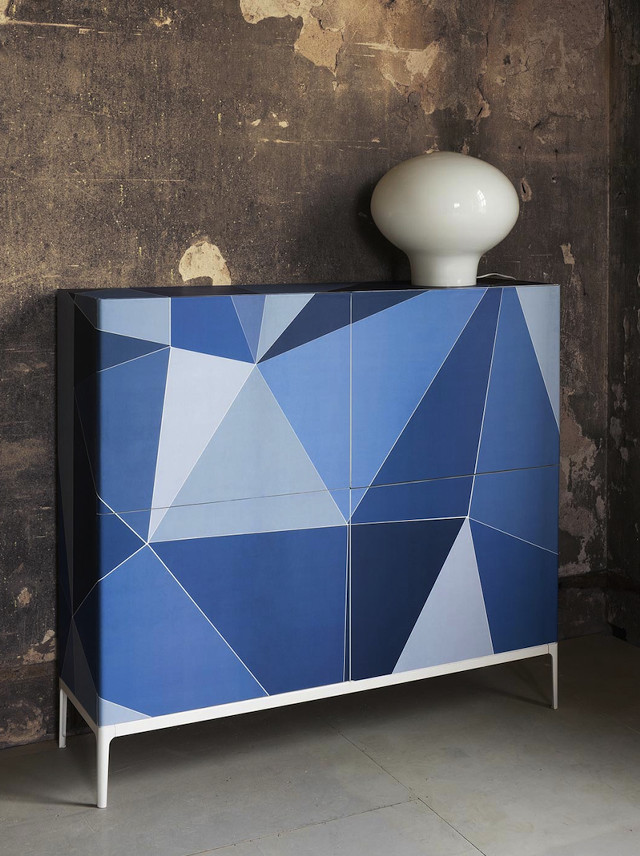 Blue cabinet white vase peeling free wallpaper for mobile - medium preview image