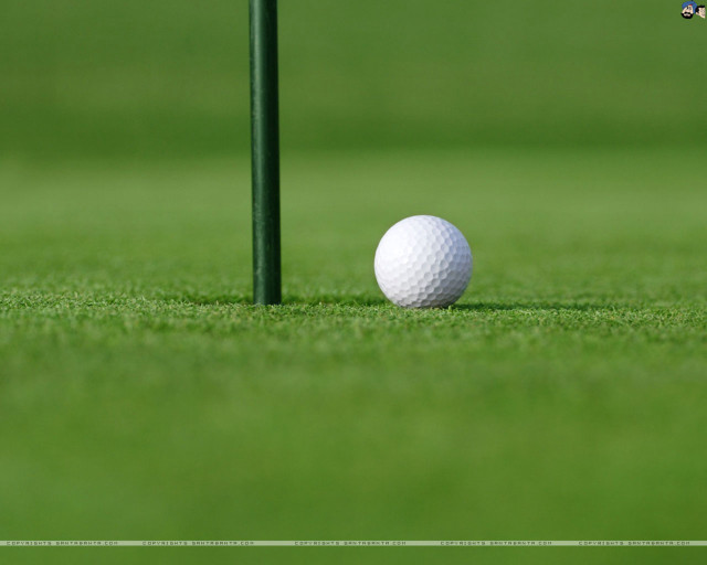 Golf ball green course tee free wallpaper for desktop - medium preview image