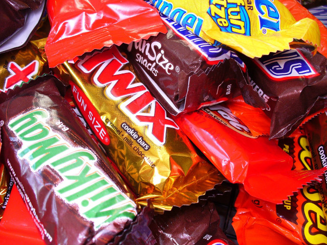 Candy bars assorted pile red free wallpaper for desktop - medium preview image