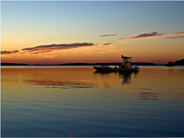 Boat floating water sunset sky free wallpaper for desktop - medium preview image