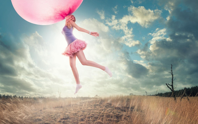 Girl pink dress holding balloon free wallpaper for desktop - medium preview image