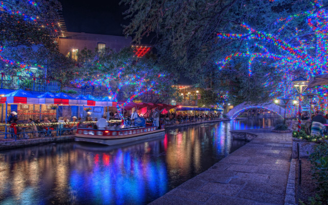 Boat river night christmas lights free wallpaper for desktop - medium preview image