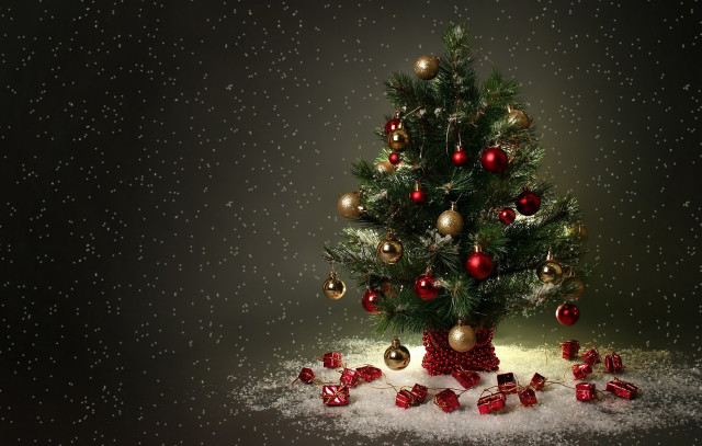 Christmas tree presents snow falling #2 free wallpaper for desktop - medium preview image