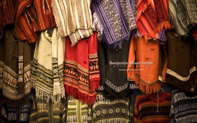 Scarves shawls store window display free wallpaper for desktop - medium preview image
