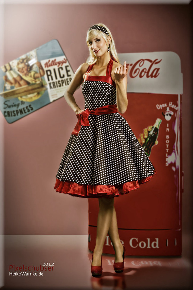 Dorothy coke polka dot dress free wallpaper for mobile - medium preview image