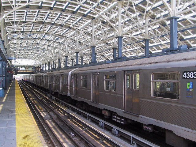 Train parked station roof yellow free wallpaper for desktop - medium preview image
